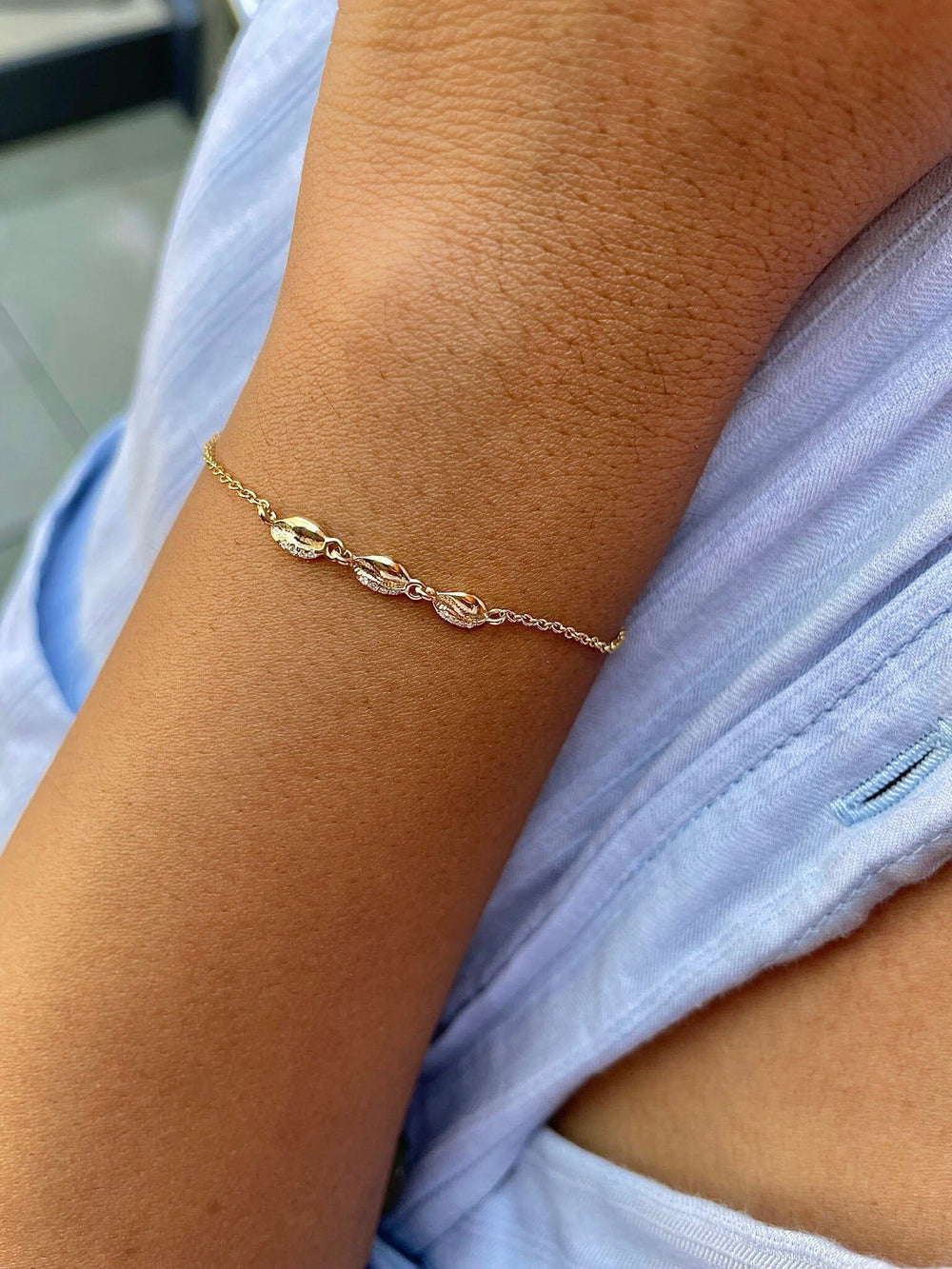 LE CAURI ENDIAMANTÉ Petite Triple Shell Bracelet bracelet Le Cauri Endiamanté