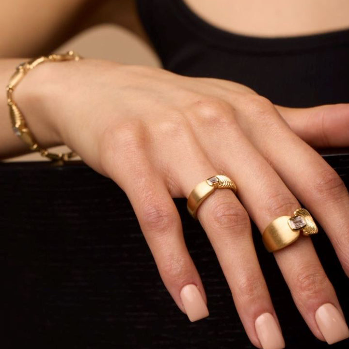 Adiré 18k Band Ring Ring ALMASIKA 