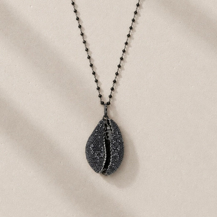 Le Cauri Endiamanté Black Gold Diamond Très Grand Necklace Necklace Le Cauri Endiamanté 