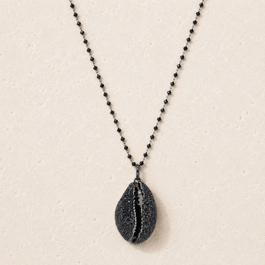 Le Cauri Endiamanté Black Gold Diamond Très Grand Necklace Necklace Le Cauri Endiamanté 