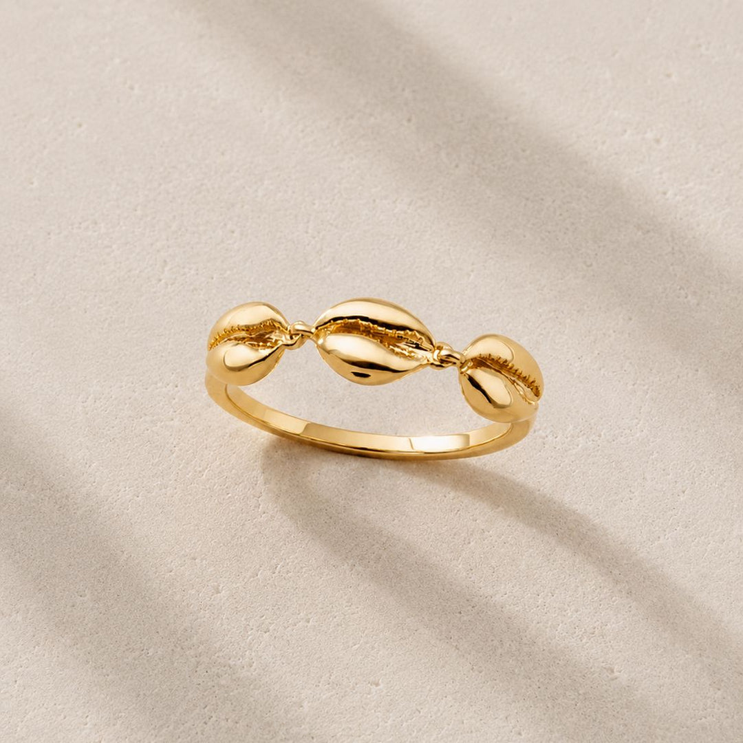 Le Cauri Endiamanté Gold Triple Shell Band Ring Ring Le Cauri Endiamanté 