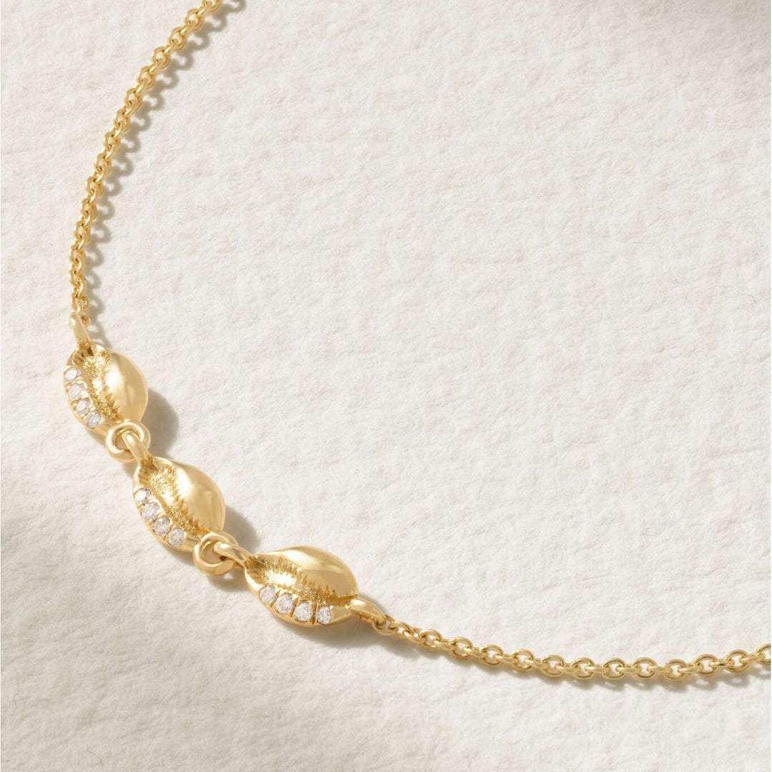 Le Cauri Endiamanté Petite Triple Shell Bracelet bracelet Le Cauri Endiamanté 
