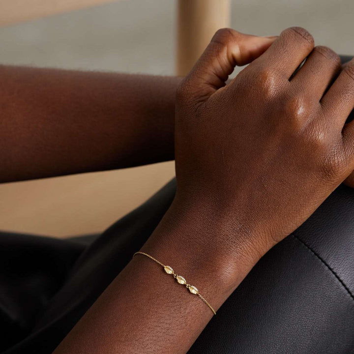Le Cauri Endiamanté Petite Triple Shell Bracelet bracelet Le Cauri Endiamanté 