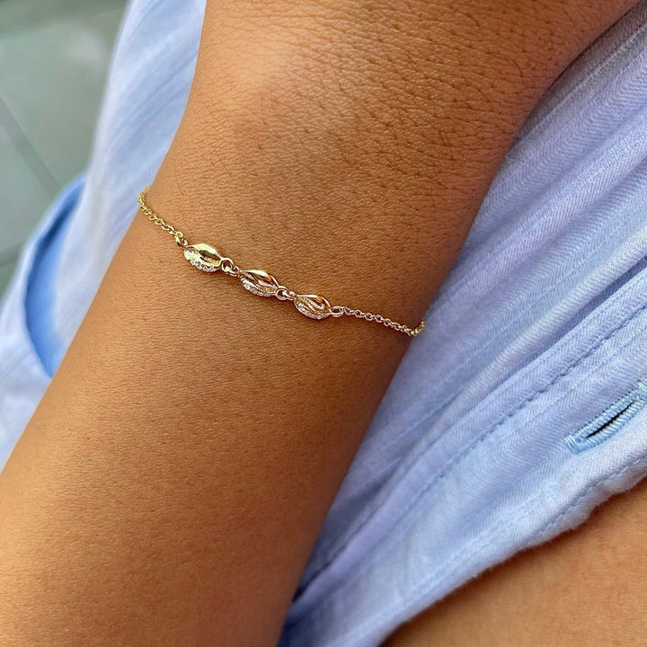 LE CAURI ENDIAMANTÉ Petite Triple Shell Bracelet bracelet Le Cauri Endiamanté 