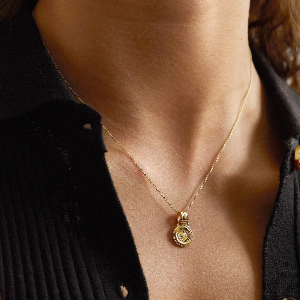 Veni Diamond Petite Medallion Necklace Necklace Sagesse 