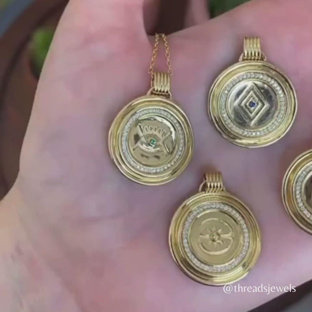 Veni Pavé Diamond Medallion Necklace