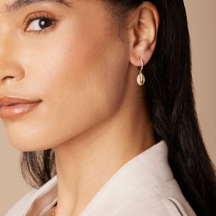 LE CAURI ENDIAMANTÉ - Demi Pave Le Cauri Huggies earrings ALMASIKA 